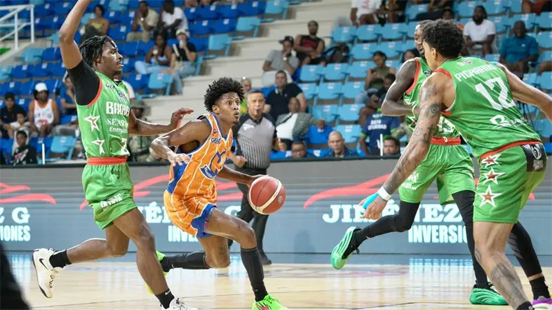 Mejoran su récord a 2-4 tras tres derrotas seguidas; Anphernee Acevedo anota 22 puntos