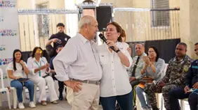 Carolina Mejía se reúne con residentes de Gazcue para escuchar y ofrecer soluciones