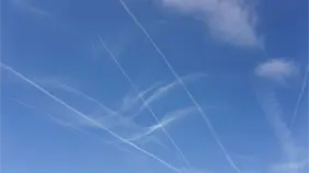 Las estelas de los aviones no son parte de ninguna conspiración, como insinúa Llorente