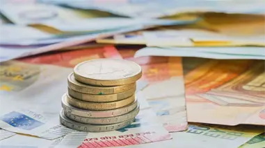 El euro, por debajo de 1,16 dólares, mínimo desde agosto, por crisis política en Francia