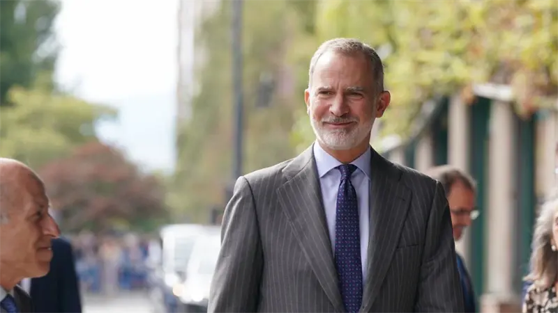 El rey de España pide defender la democracia en todo el mundo del auge de los populismos