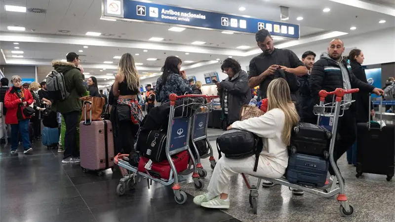 Pilotos convocan huelga en Argentina que podría afectar hasta 95 vuelos este jueves