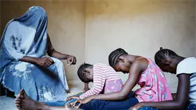OMS alerta sobre casos de mutilación genital femenina en la sanidad de regiones como Asia