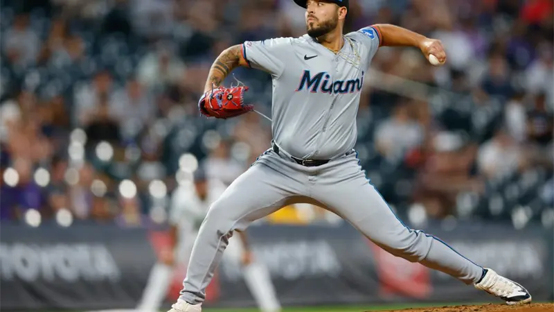 Jonathan Bermúdez refuerza a los Leones del Escogido
