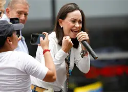 Venezolanos reciben con esperanza el premio Nobel de la Paz de María Corina Machado