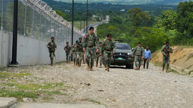 Jefe del Ejército supervisa seguridad en la frontera y refuerza coordinación con autoridades civiles