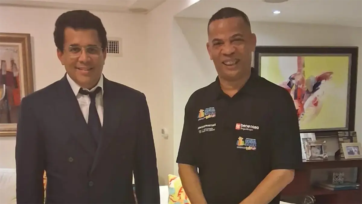 Ministro de Turismo felicita al campeón mundial de dominó