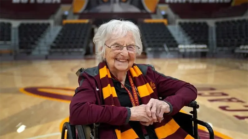 Muere a los 106 años la capellán de los Ramblers de la Universidad de Loyola