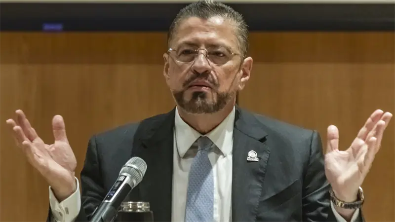 Presidente de Costa Rica advierte de golpe de Estado si prospera desafuero en su contra