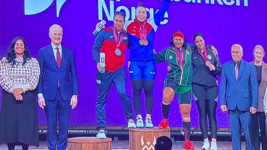 Yudelina Mejía hace historia con su oro en Mundial Superior de Halterofilia