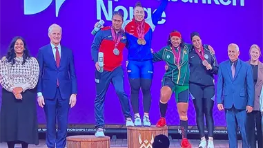 Yudelina Mejía hace historia con su oro en Mundial Superior de Halterofilia