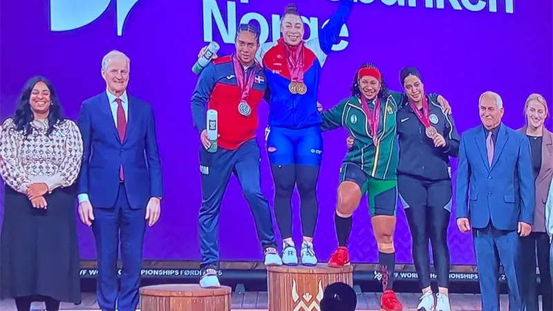 Yudelina Mejía hace historia con su oro en Mundial Superior de Halterofilia