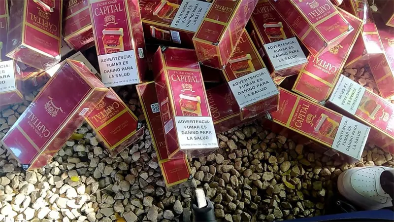 Ejército confisca 10 mil cigarrillos de contrabando a un pasajero de autobús en Azua