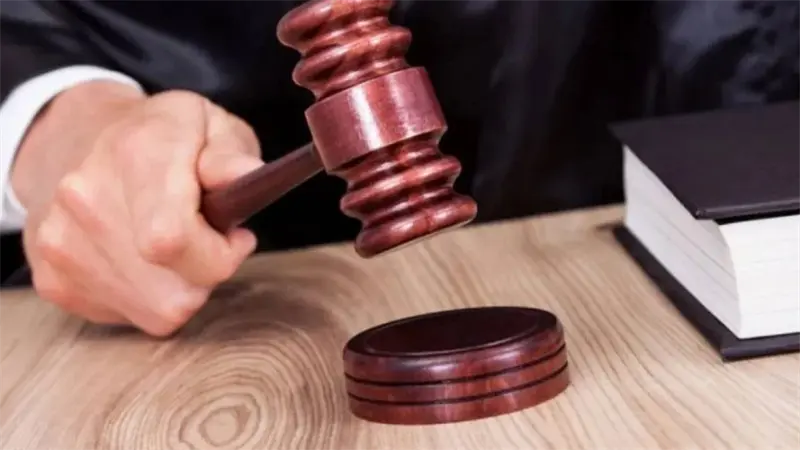 Condenan a 10 años de prisión a profesor por agresión sexual contra 13 estudiantes en Santiago