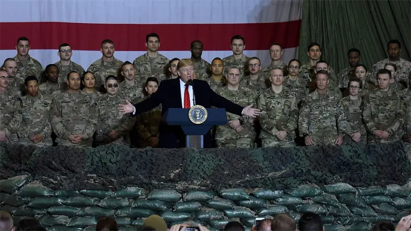 Trump asegura tener los fondos federales para pagar a tropas durante el cierre de gobierno