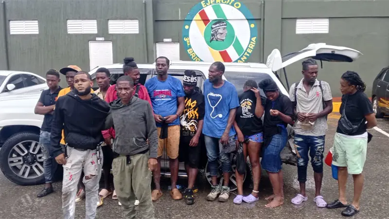 Ejército detiene dos hombres en una jeepeta con 11 migrantes haitianos en San Juan de la Maguana