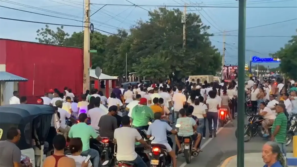 Familiares de joven muerto en accidente marchan en Montecristi para exigir justicia