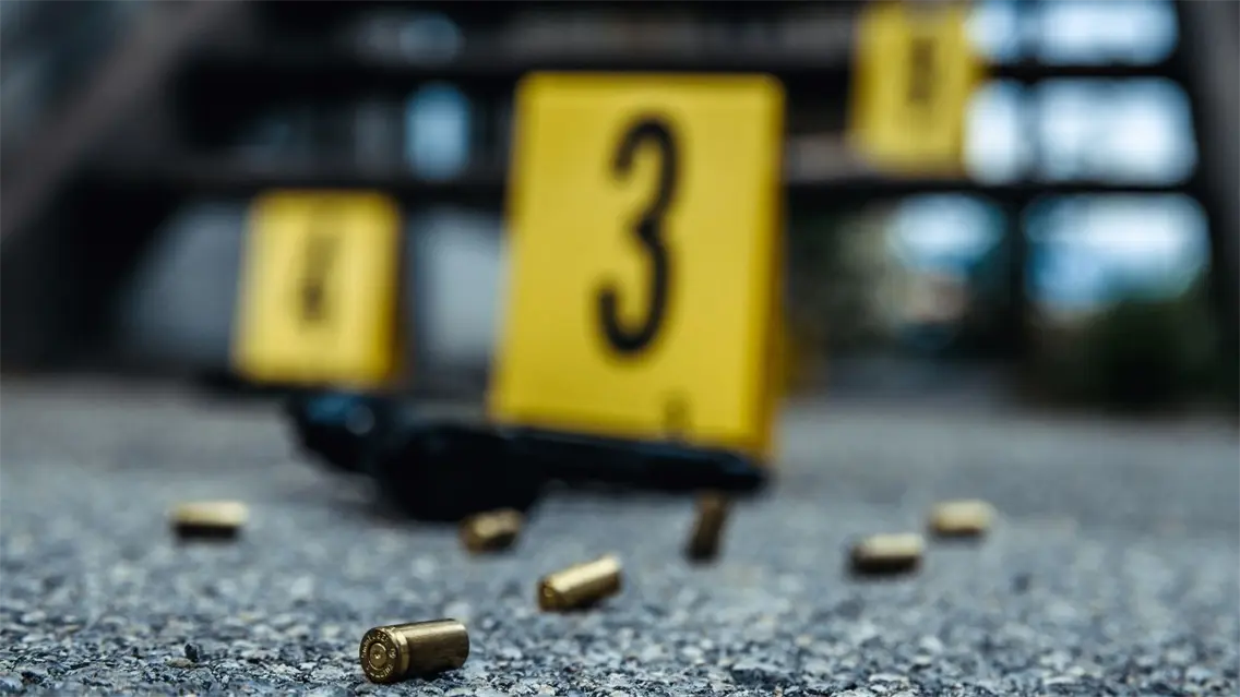 Una menor de 4 a&ntilde;os resulta  herida de bala durante tiroteo  entre polic&iacute;as y presuntos delincuentes