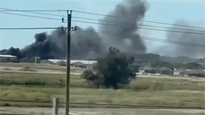 Tragedia en Texas: avioneta cae sobre camiones y deja dos muertos tras fuerte explosión