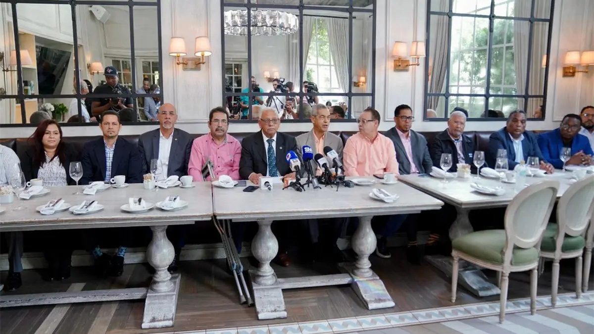 Expresidentes del CODIA califican el Monorriel de Santo Domingo como "un error de planificación"