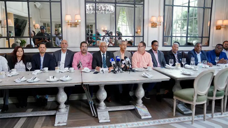 Expresidentes del CODIA califican el Monorriel de Santo Domingo como "un error de planificación"