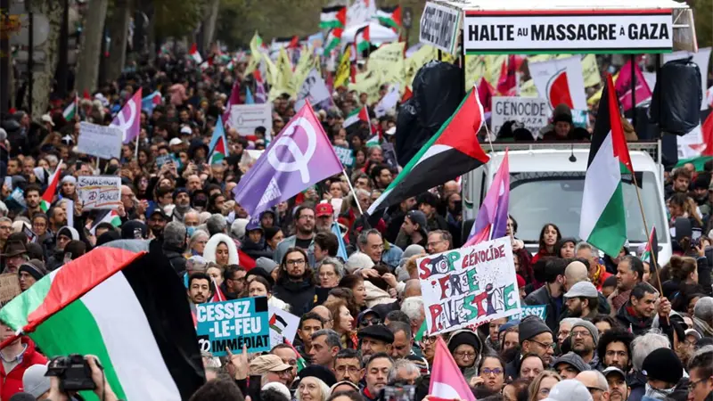 Exprisioneros palestinos celebran su regreso a la libertad tras el alto el fuego en Gaza