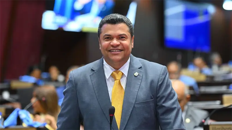 Tobías Crespo somete proyecto para crear la Superintendencia de Condominios