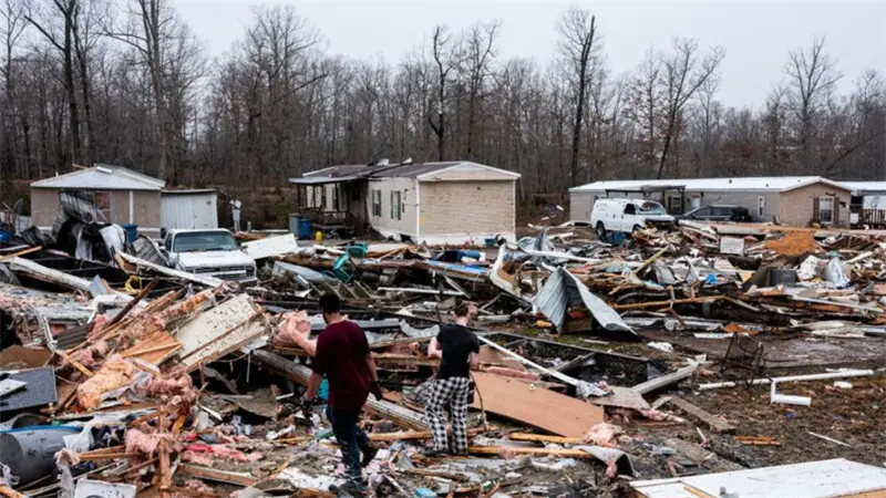 Tormentas azotan EE.UU.: desaparecidos en Alaska y daños severos en la Costa Este