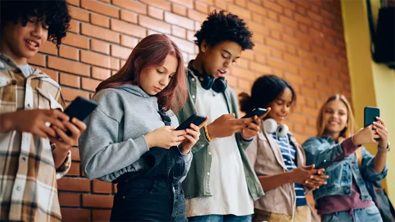 Google dice que el veto australiano a redes sociales para menores será difícil de aplicar