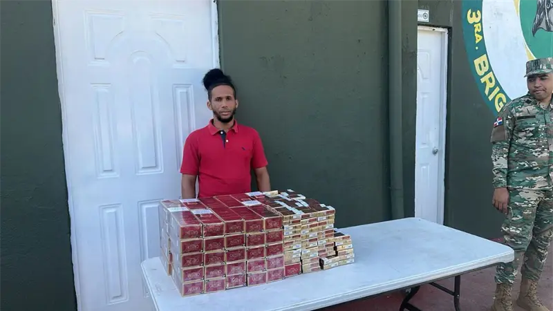 Ejército ocupa vehículo en el que ocultaban más de 16 mil cigarrillos ilícitos en Santiago Rodríguez