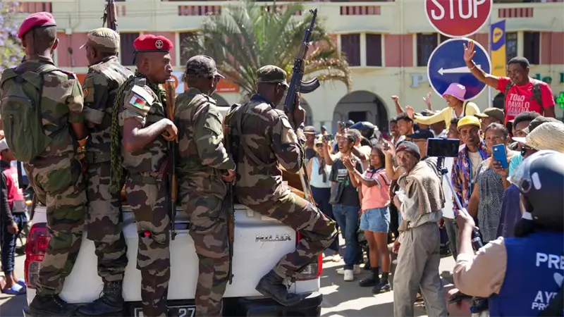 Francia alerta sobre la inestabilidad en Madagascar tras golpe de Estado