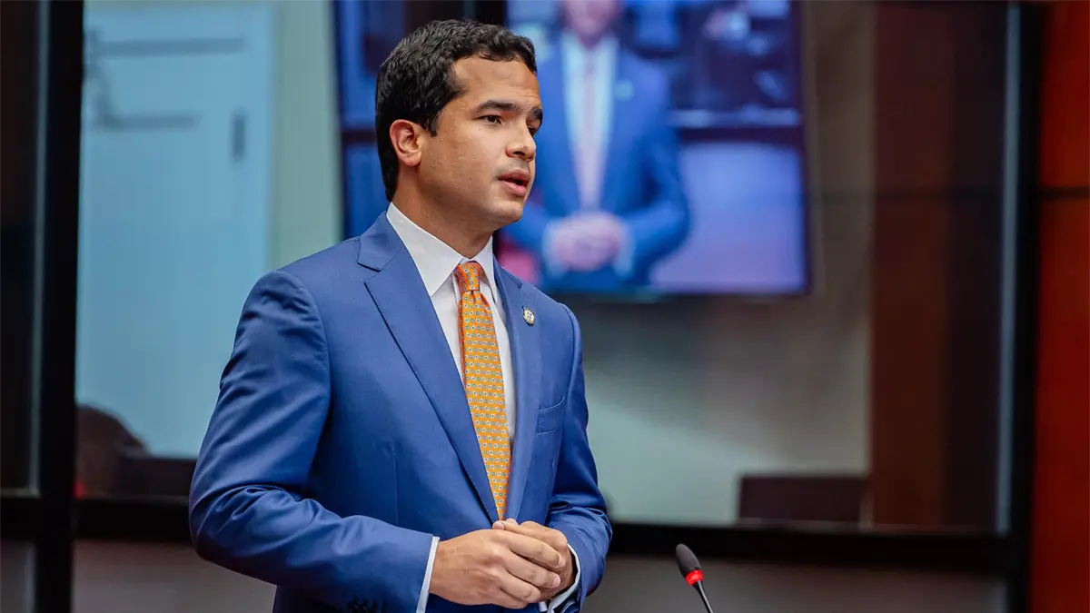 Omar Fernández somete resolución que solicita al Presidente instruir la indexación de impuesto a salarios de 720,000 trabajadores