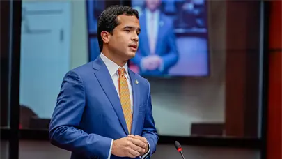 Omar Fernández pide exonerar de impuestos salarios hasta RD$52.000