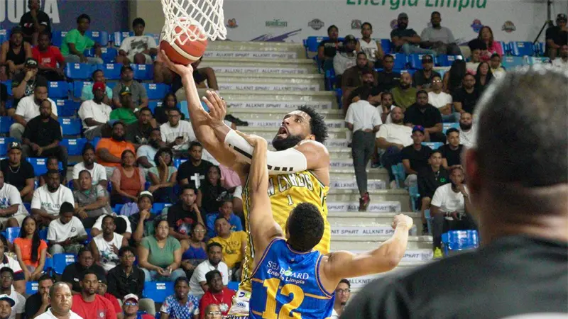 San Carlos se impone a Mauricio Báez en TBS Distrito 2025
