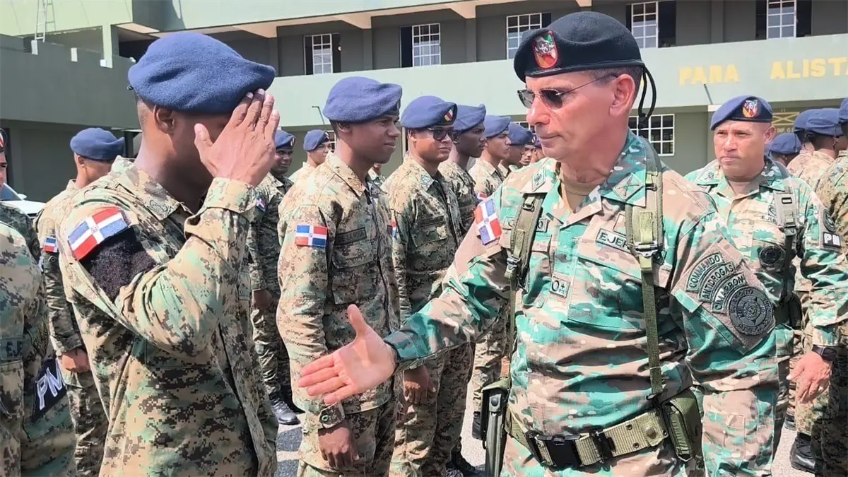 Comandante del Ejército realiza recorrido de supervisión en brigadas de infantería y unidades en proceso de remodelación