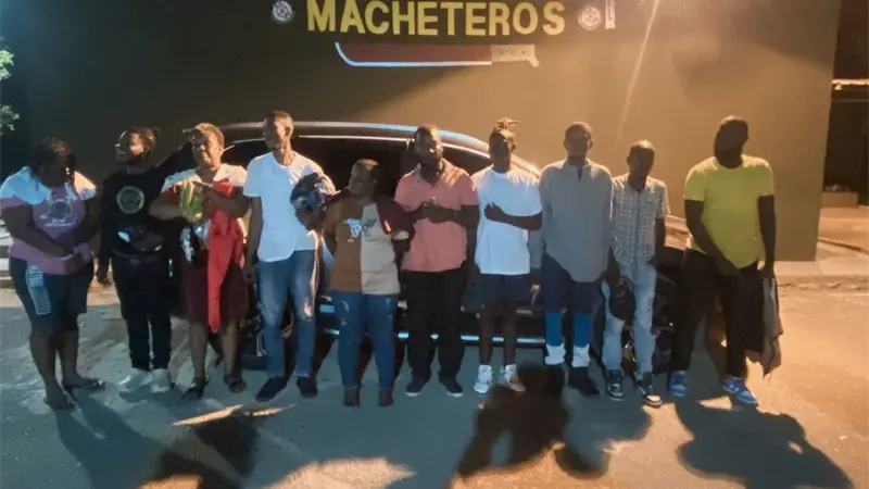 Ejército intercepta vehículo con 10 haitianos en condición irregular en Esperanza, Valverde
