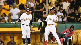 Alberto Rodríguez decide triunfo de Águilas Cibaeñas con triple