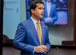 Indexación salarial regresa al debate en el Congreso por propuesta de senador Fernández.