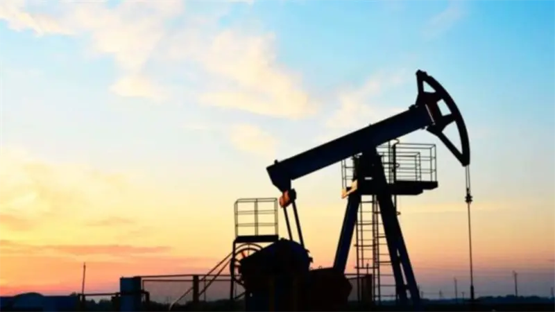 El petróleo Texas baja 1,4 % ante posible suspensión de importación de crudo ruso a India