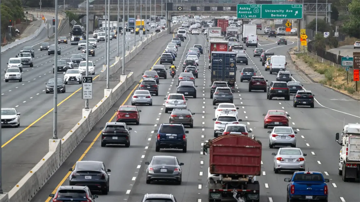 Tráfico vehicular en California.