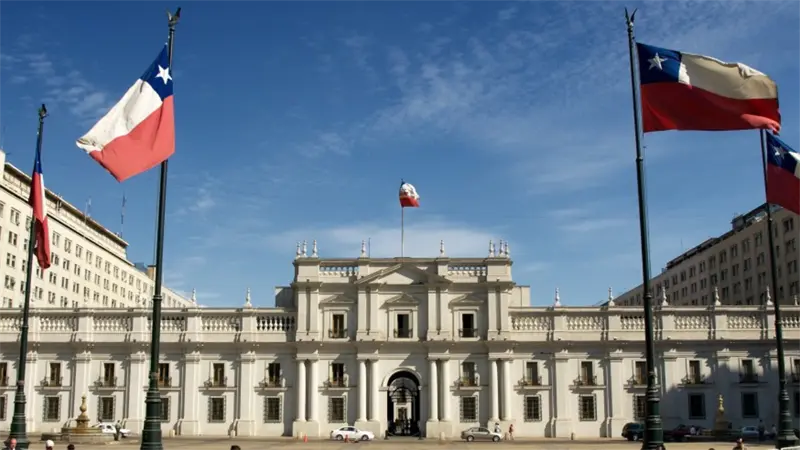 Gobierno de Chile promete compensar a familias afectadas por cobros indebidos en la luz