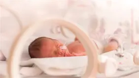 Escuchar la voz materna favorece el desarrollo cerebral de bebés prematuros