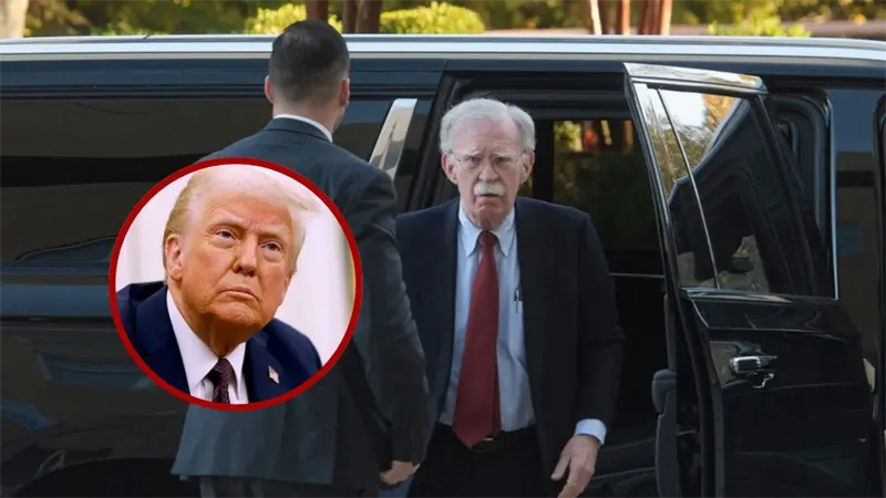 Exasesor de Trump se entrega a las autoridades tras imputación por documentos clasificados