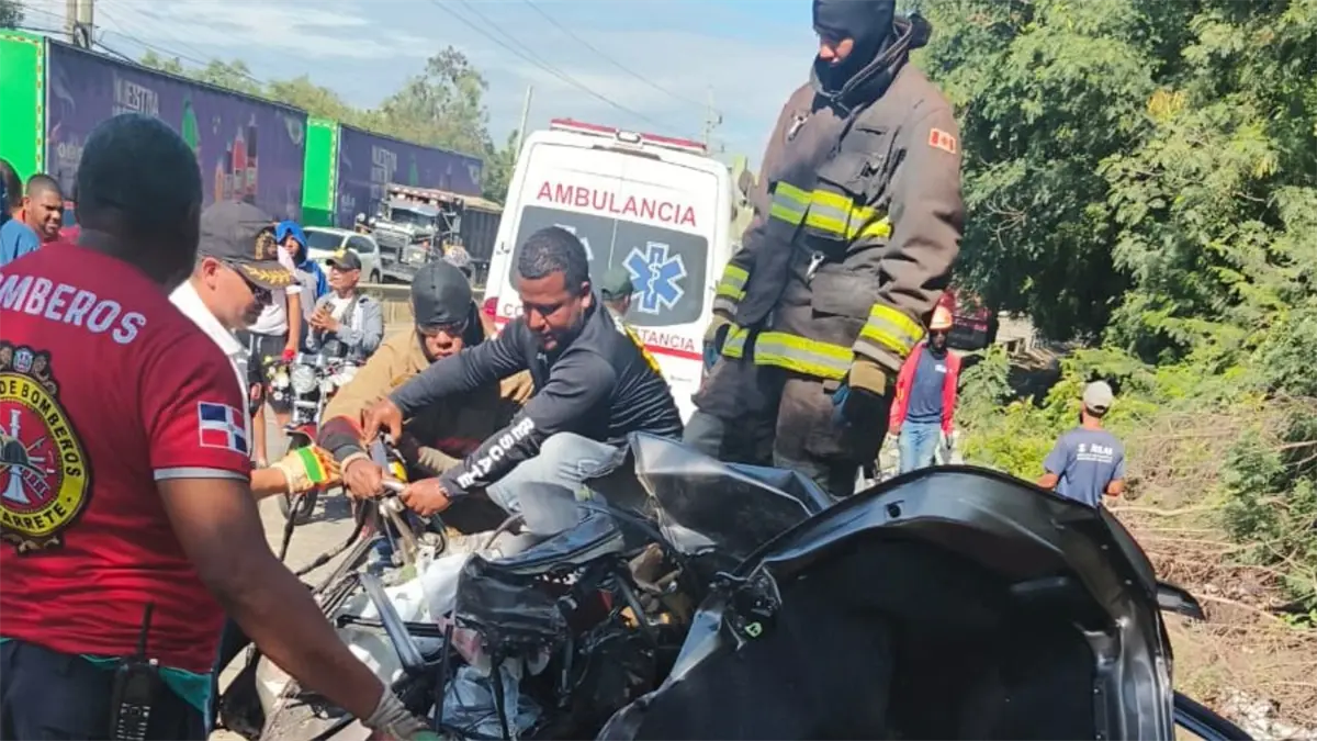Hombre muere en accidente entre patana y jeepeta en Navarrete