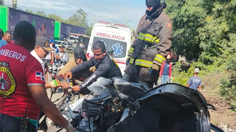 Hombre muere en accidente entre patana y jeepeta en Navarrete