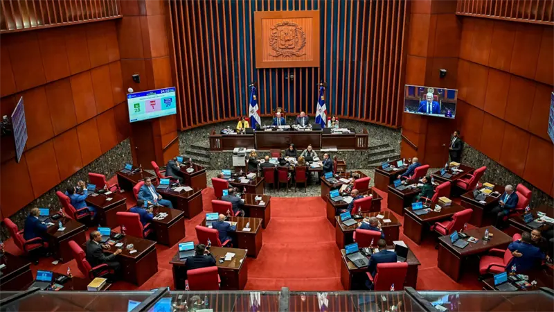 Senado aprueba reforma al Código Laboral sin eliminar la cesantía