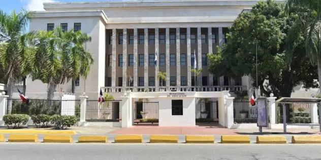 MINERD presenta denuncias por intoxicación en estudiantes