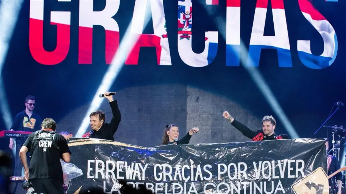 Erreway desata la euforia en Santo Domingo: la banda argentina volvió a los escenarios dominicanos tras 21 años, haciendo vibrar a sus fans bajo la lluvia y la nostalgia.