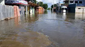 Onda tropical podría generar inundaciones en gran parte del país, advierte COE