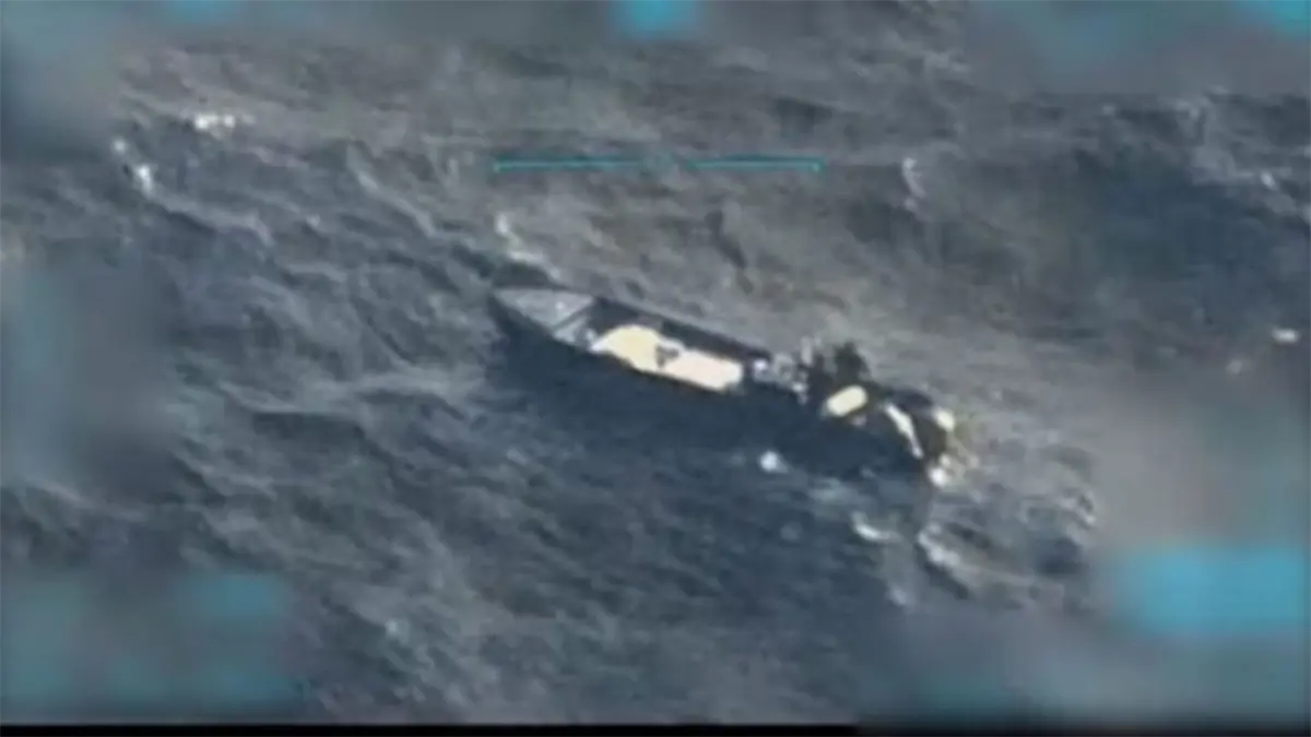 Fuerzas estadounidenses destruyen un submarino narcotraficante cargado de fentanilo antes de que llegara a Estados Unidos, evitando una posible tragedia y capturando a los narcoterroristas a bordo.